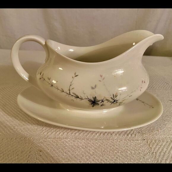 Royal Doulton Greenbrier Gravy Boat With Attached Underplate Made in England EVC - Picture 2 of 11